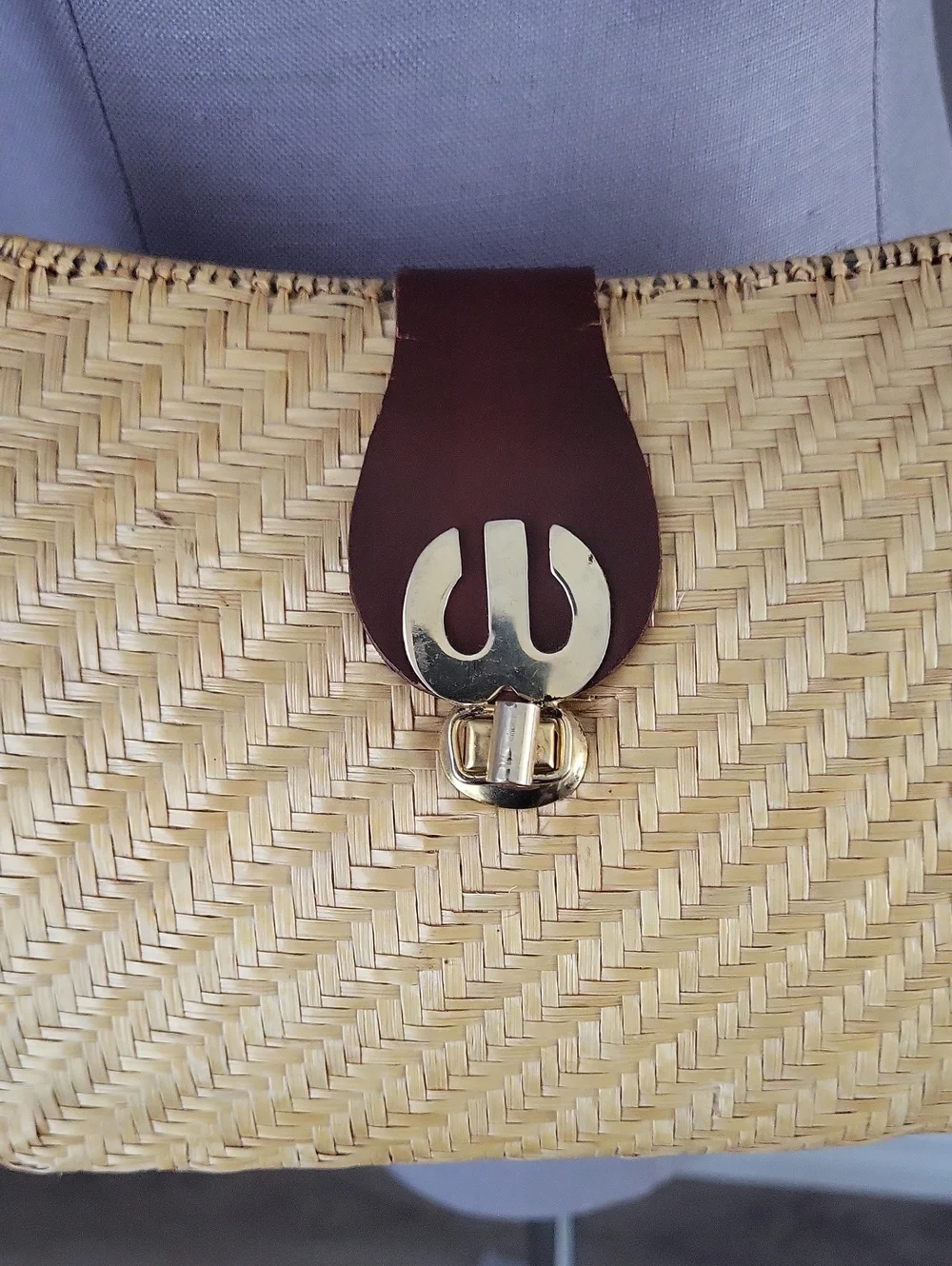 Vintage Woven Straw Rattan shoulder Bag with Leather Trim & Statement Clasp - Picture 5 of 16